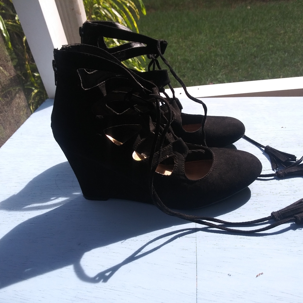 Black Tie-front Wedge Heels